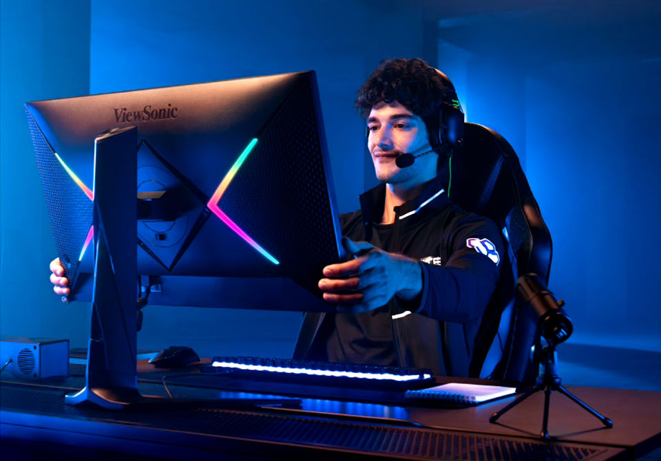 Professional gamer adjusting a ViewSonic gaming monitor.